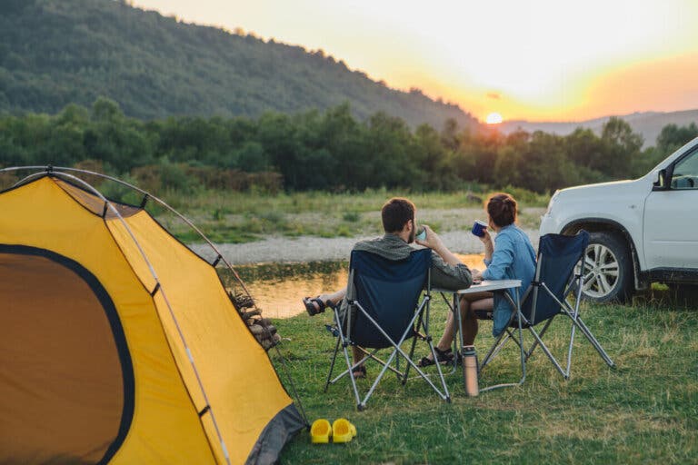 7 cosas que debes llevar en tu maleta si vas de camping