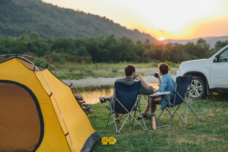 7 cosas que debes llevar en tu maleta si vas de camping