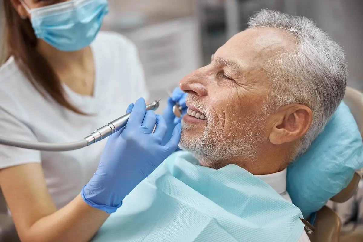 Visite o dentista com frequência.