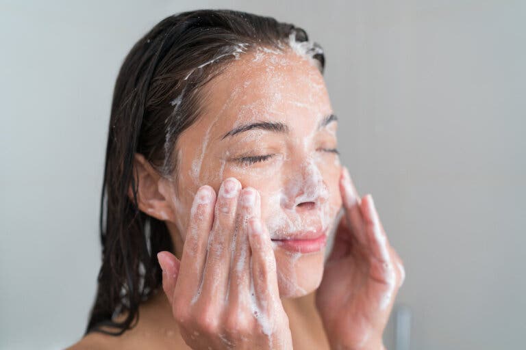 Exfoliación química en casa: todo lo que debes saber