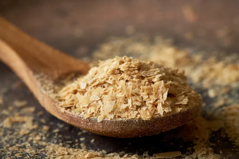 Levadura nutricional: nutrientes y cómo usarla