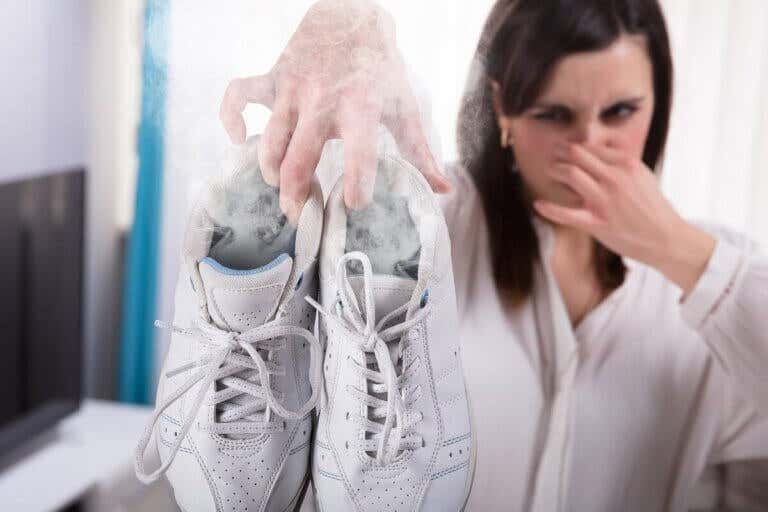 Trucos para quitar el mal olor en las zapatillas de deporte
