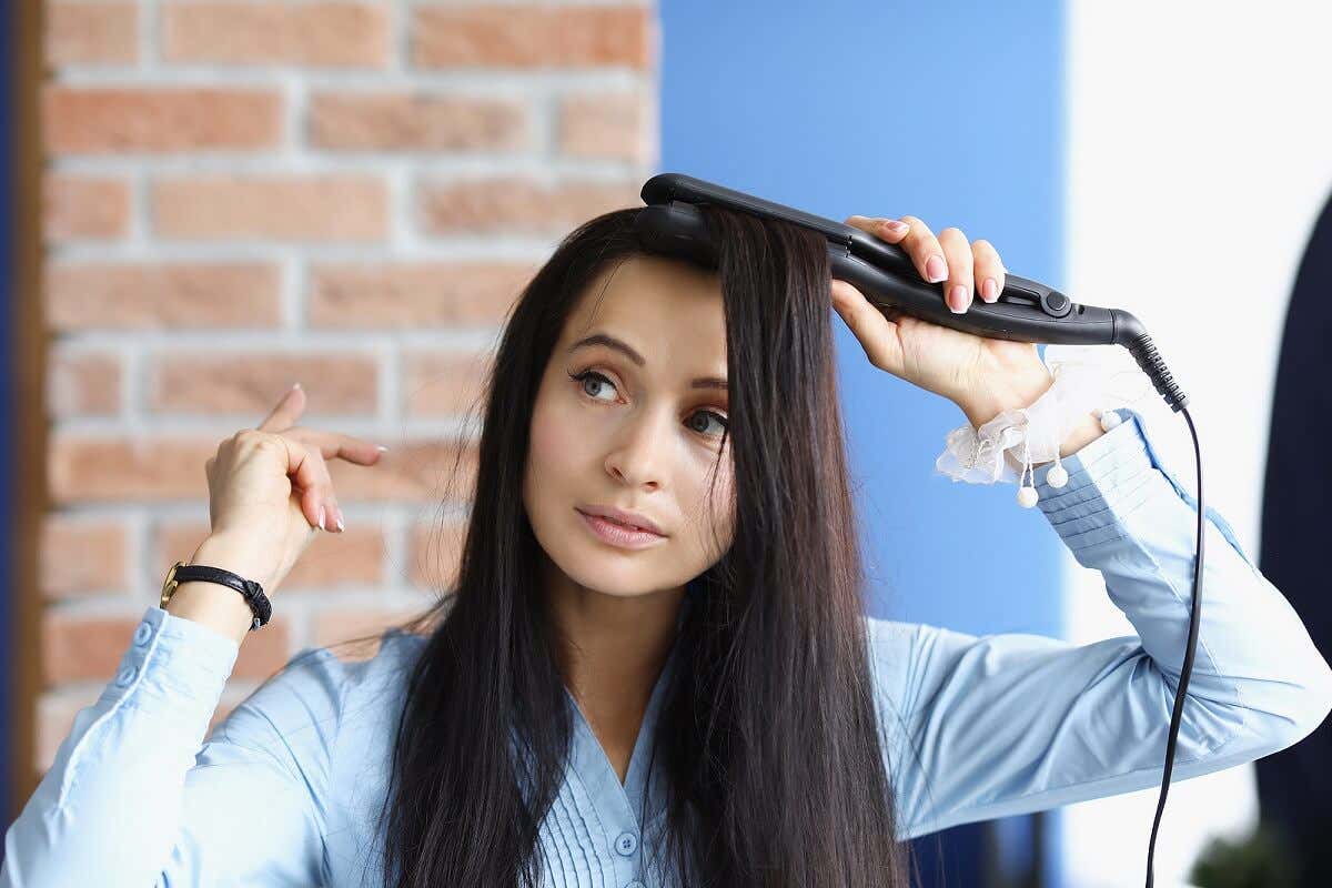 5 errores frecuentes al plancharse el cabello