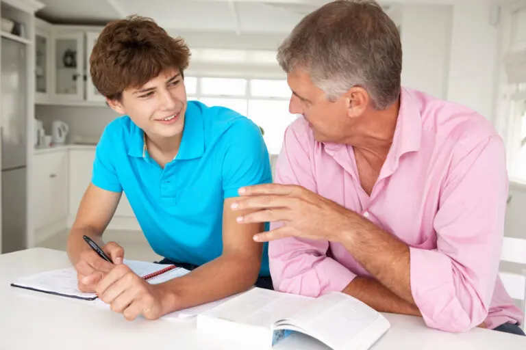 5 consejos para poner límites a un hijo adolescente