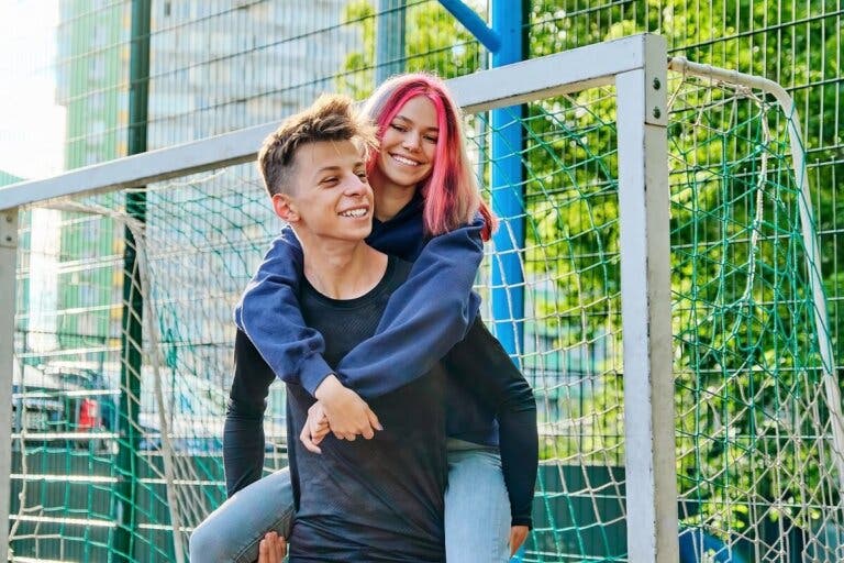 ¿Cómo fomentar un noviazgo sano en la adolescencia?