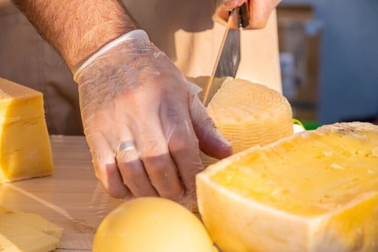 Queso parmesano: nutrición, beneficios y usos