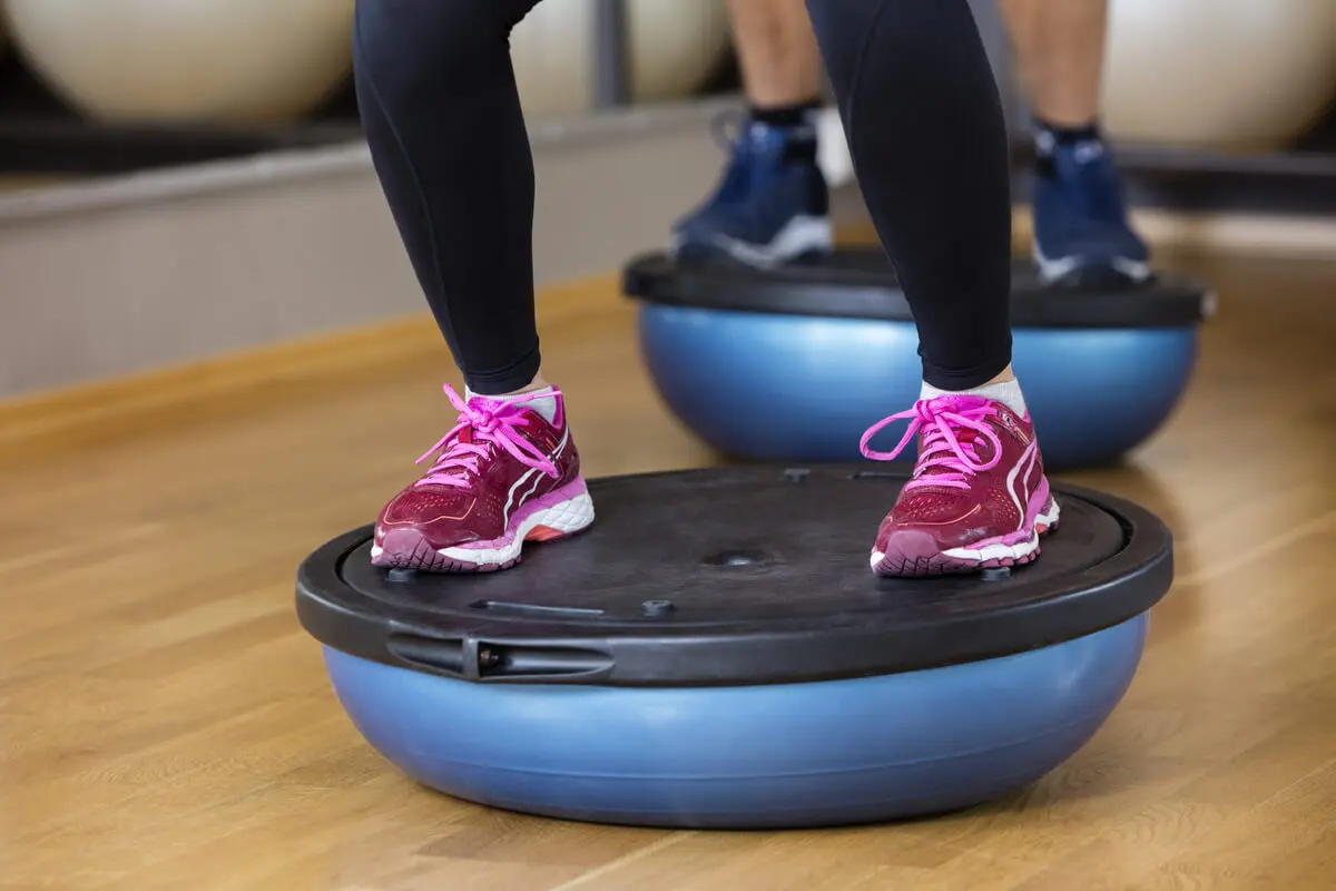 Ejercicios con Bosu para la propiocepción.