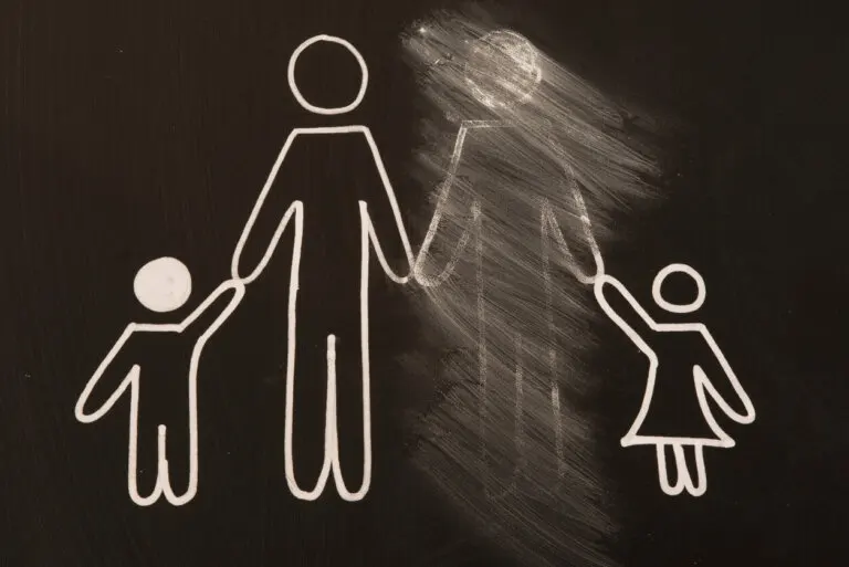 ¿Cómo curar heridas emocionales causadas por la ausencia de los padres?
