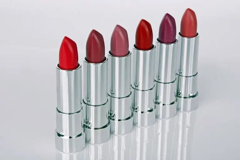 ¿Cuál es la diferencia entre un labial y un gloss?