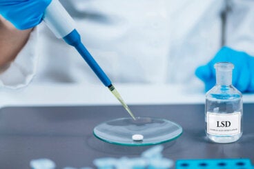 ¿Qué es la terapia psicodélica y para qué se usa?