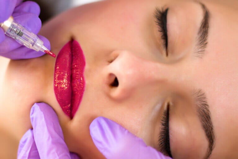 Micropigmentación o tatuaje en los labios: ¿puede ser peligroso?