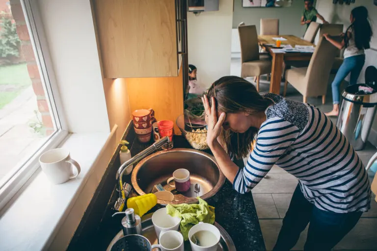 7 consejos para mantener la cocina ordenada mientras cocinas