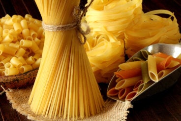 ¿Cuál es la función de los carbohidratos en la dieta?