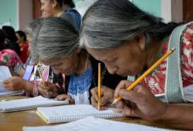A sus 96 años aprendió a leer y escribir, quiere seguir estudiando