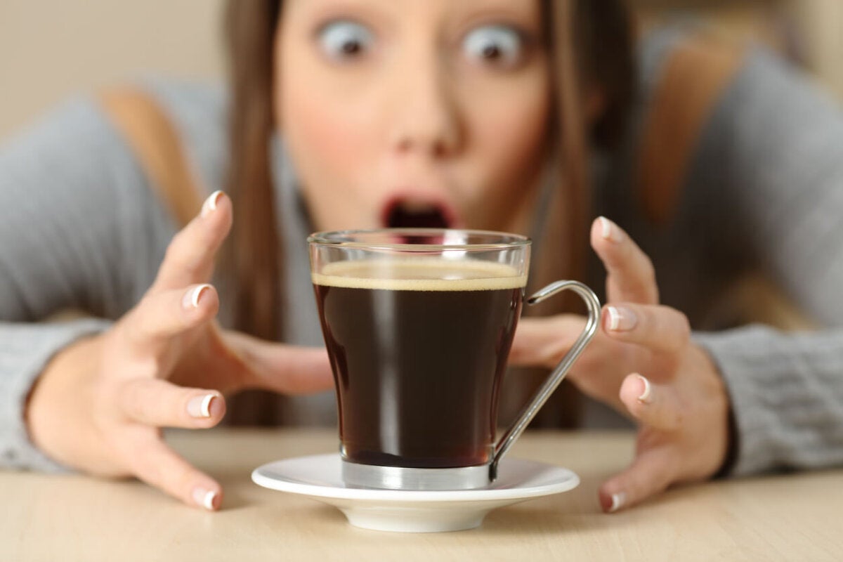 Qué le sucede a tu cuerpo cuando te excedes con la cafeína? - Mejor con  Salud