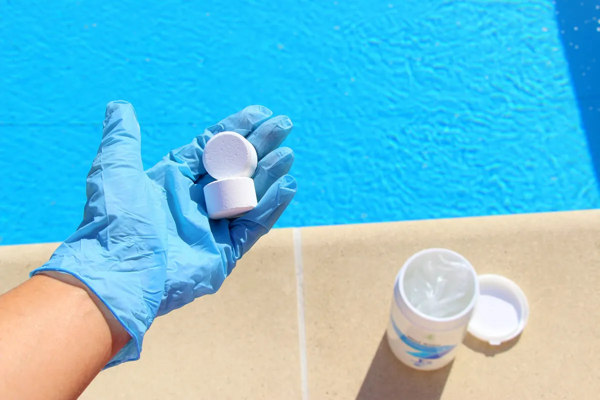 Cloro de la piscina quita el bronceado con caña de azúcar.