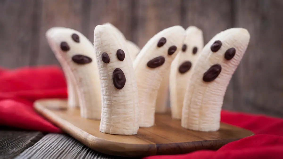 Fantasmas con plátanos.