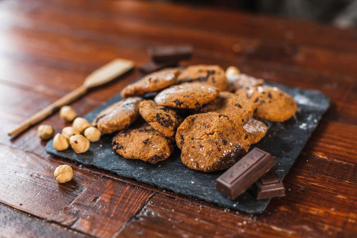 2 formas de preparar galletas de chocolate con harina de garbanzo.