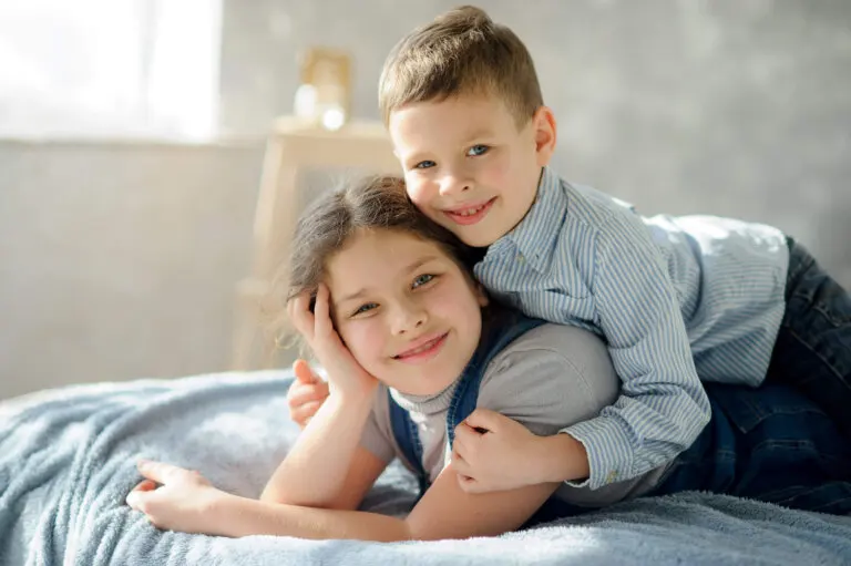 8 ventajas y desventajas de que los hermanos compartan habitación