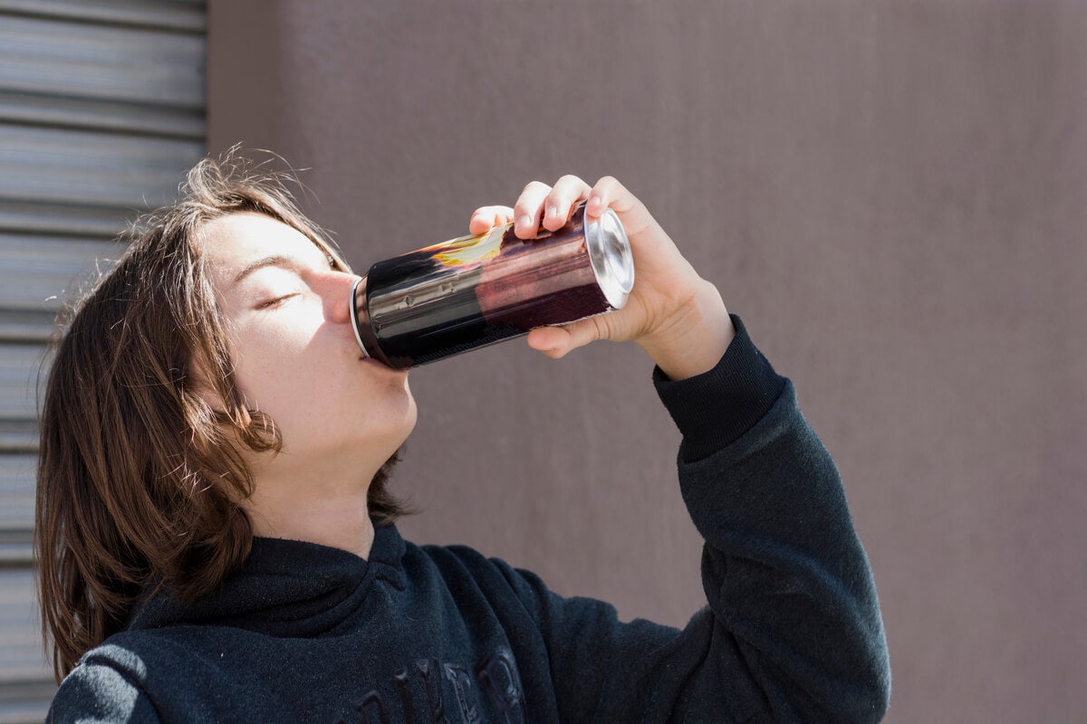 Los niños no deberían consumir bebidas energéticas, mira por qué