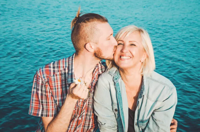 Si quieres conocer realmente a una persona, fíjate en cómo trata a su madre