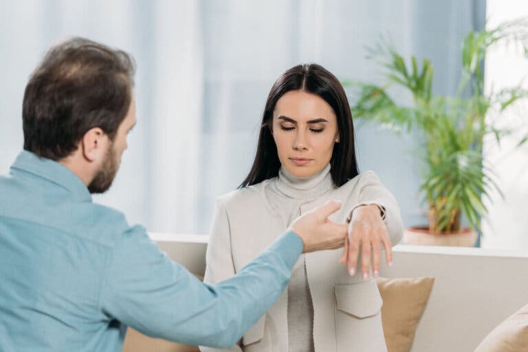 Terapia regresiva: ¿ayuda la hipnosis a curar heridas del pasado?