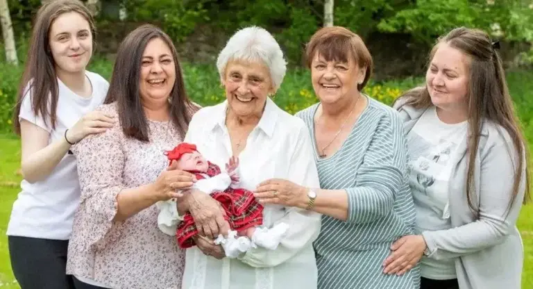 "Soy una mujer afortunada", se convierte en penta-abuela a sus 86 años