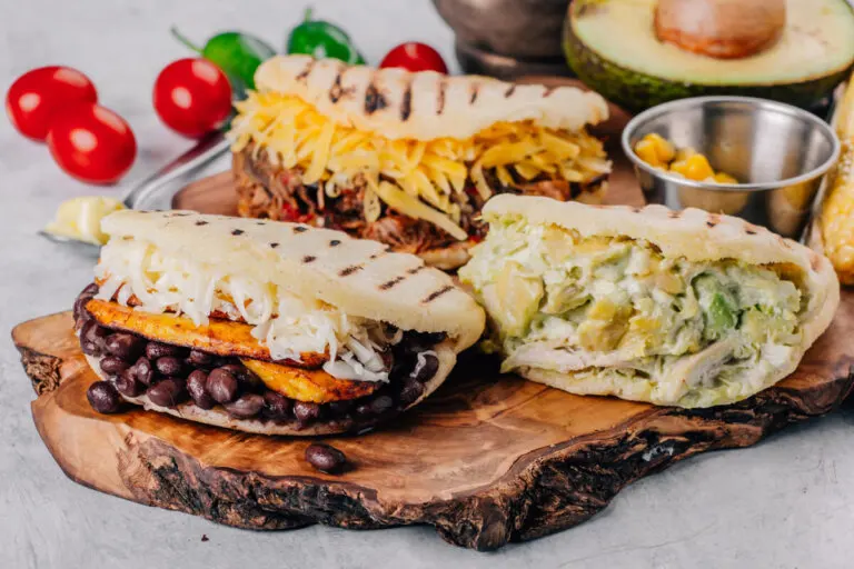 3 recetas de arepas rellenas veganas y vegetarianas