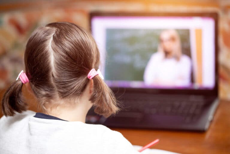 ¿Cómo ayudar a mi hijo en sus clases virtuales?