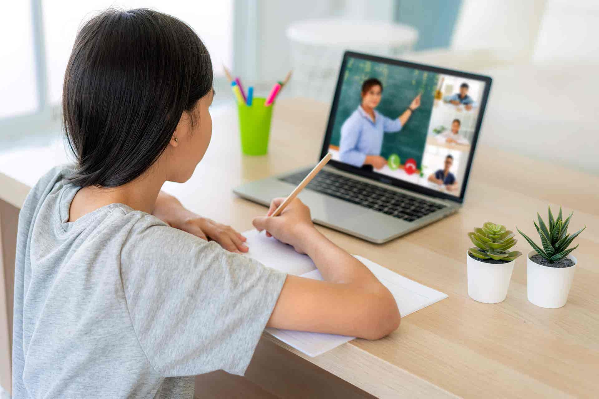 ¿Cómo ayudar a mi hijo en sus clases virtuales?
