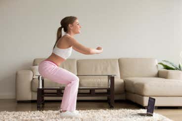10 ejercicios que te ayudarán a bajar de peso en casa