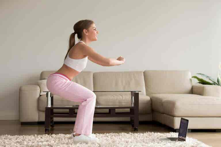 10 ejercicios que te ayudarán a bajar de peso en casa