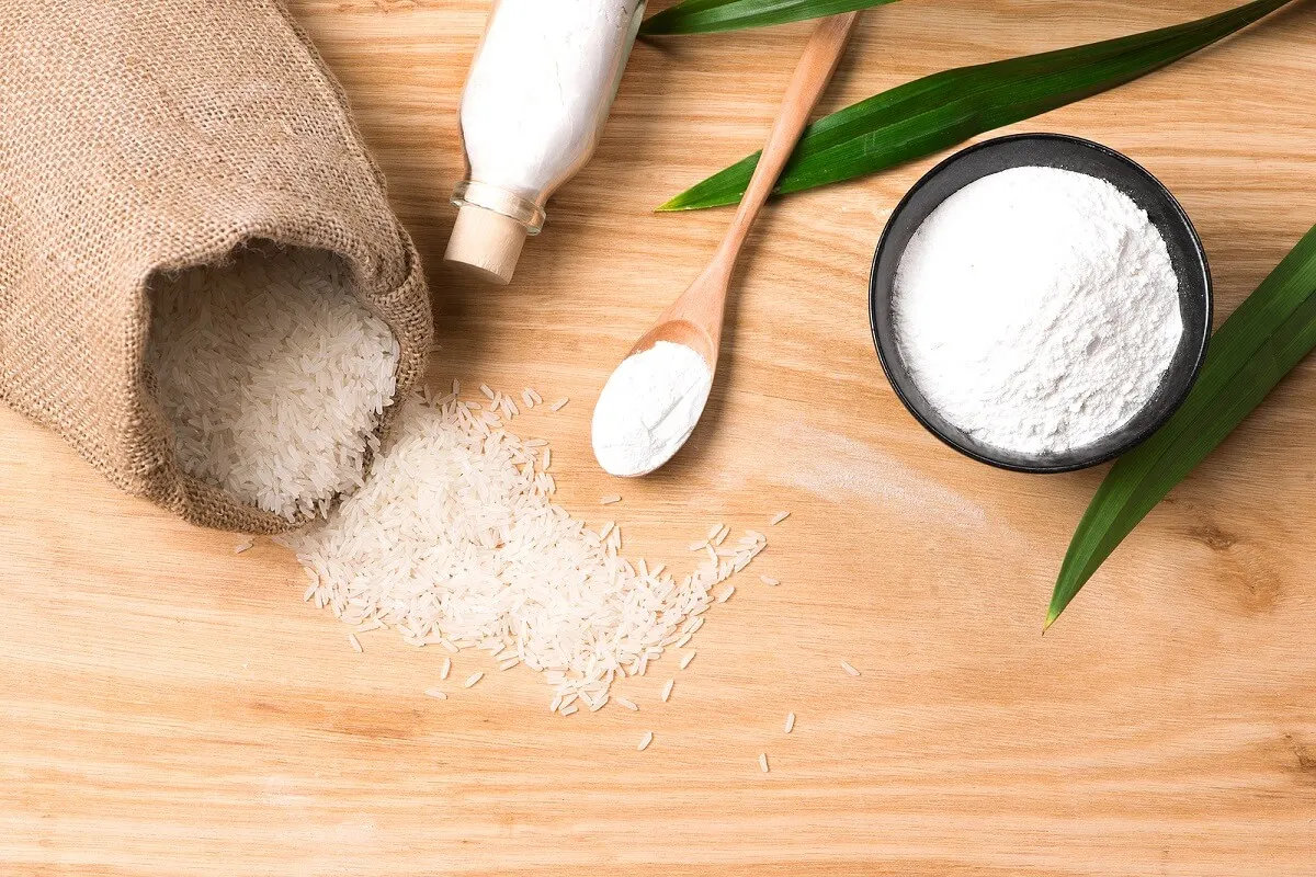 Preparación de la mascarilla casera de maicena y arroz
