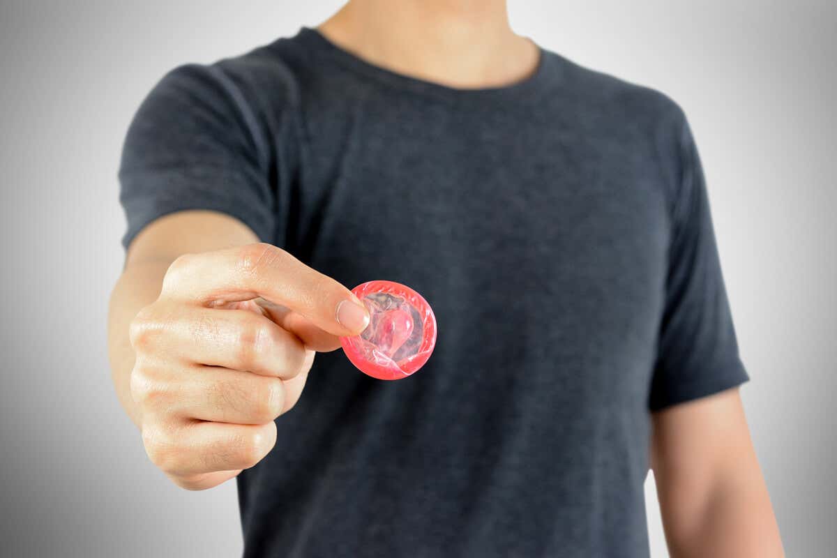 Prezervativul pentru a evita bolile comune ale penisului.