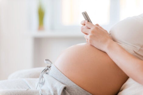 Uso del móvil en el embarazo: mitos y verdades