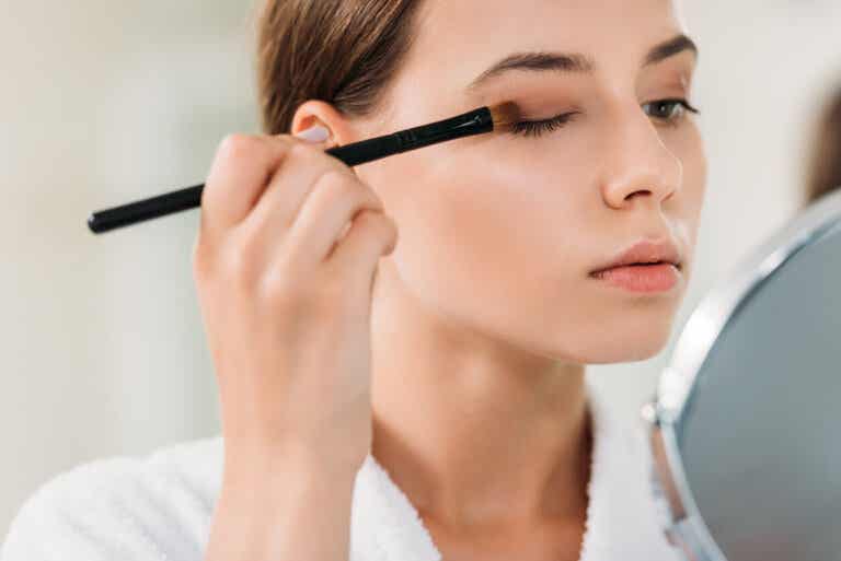 8 errores al maquillar los ojos y cómo evitarlos