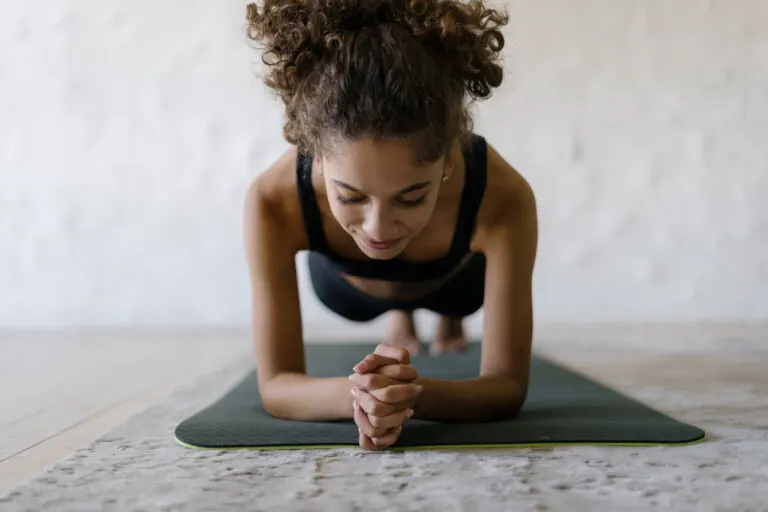 7 tipos de plancha abdominal para trabajar todo el core