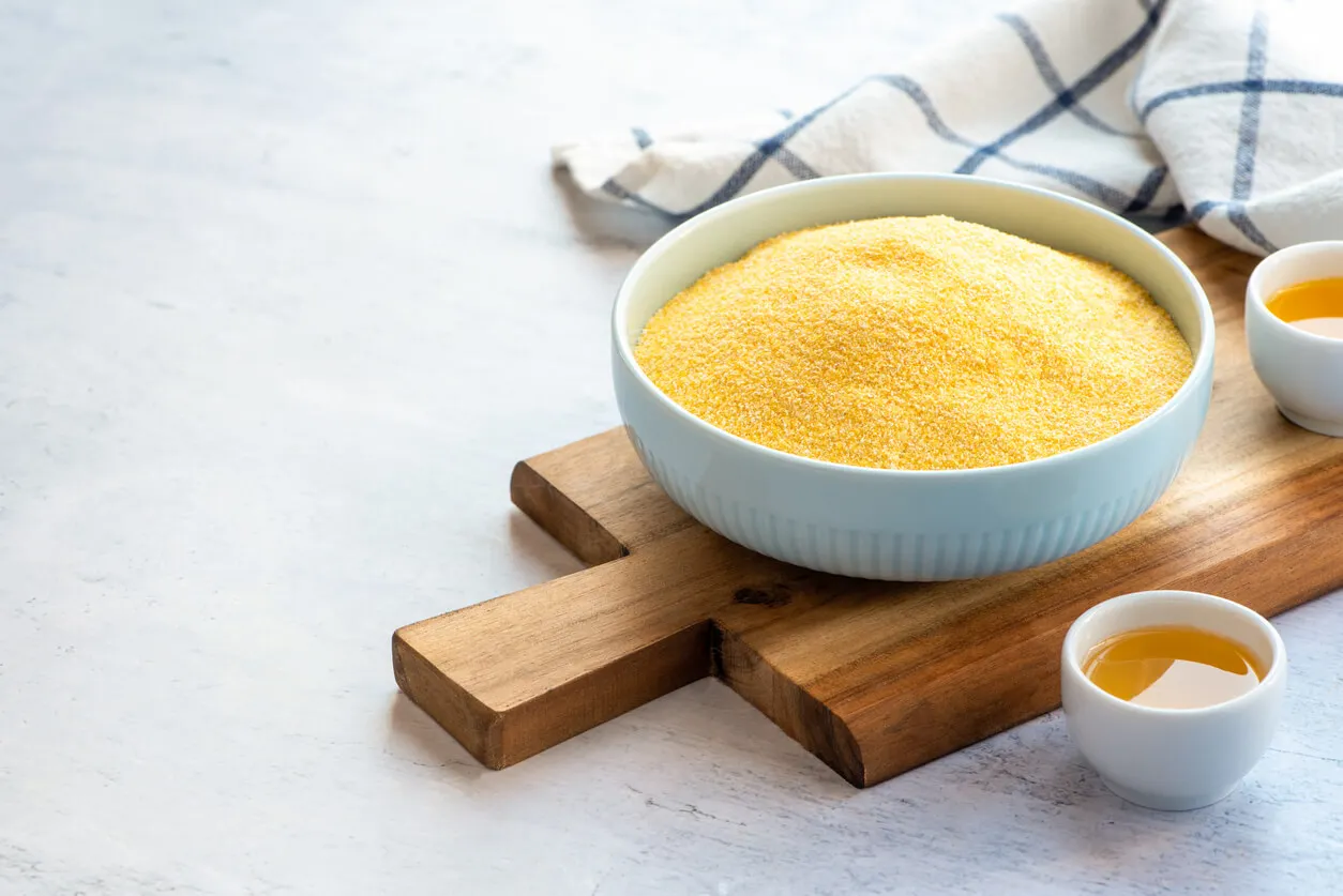 2 receitas vegetarianas com polenta para comer de forma saudável e deliciosa.
