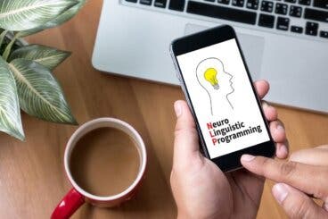 Programación neurolingüística (PNL): cómo el lenguaje cambia nuestro comportamiento