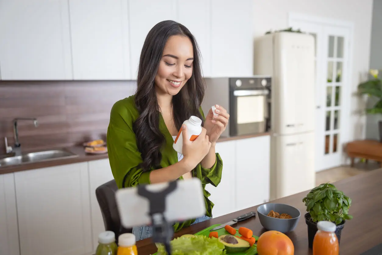 Suplemento nutricional causa heces color verde.