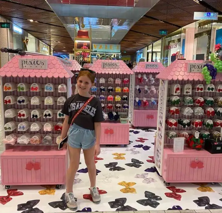 Pixie en una de sus empresas