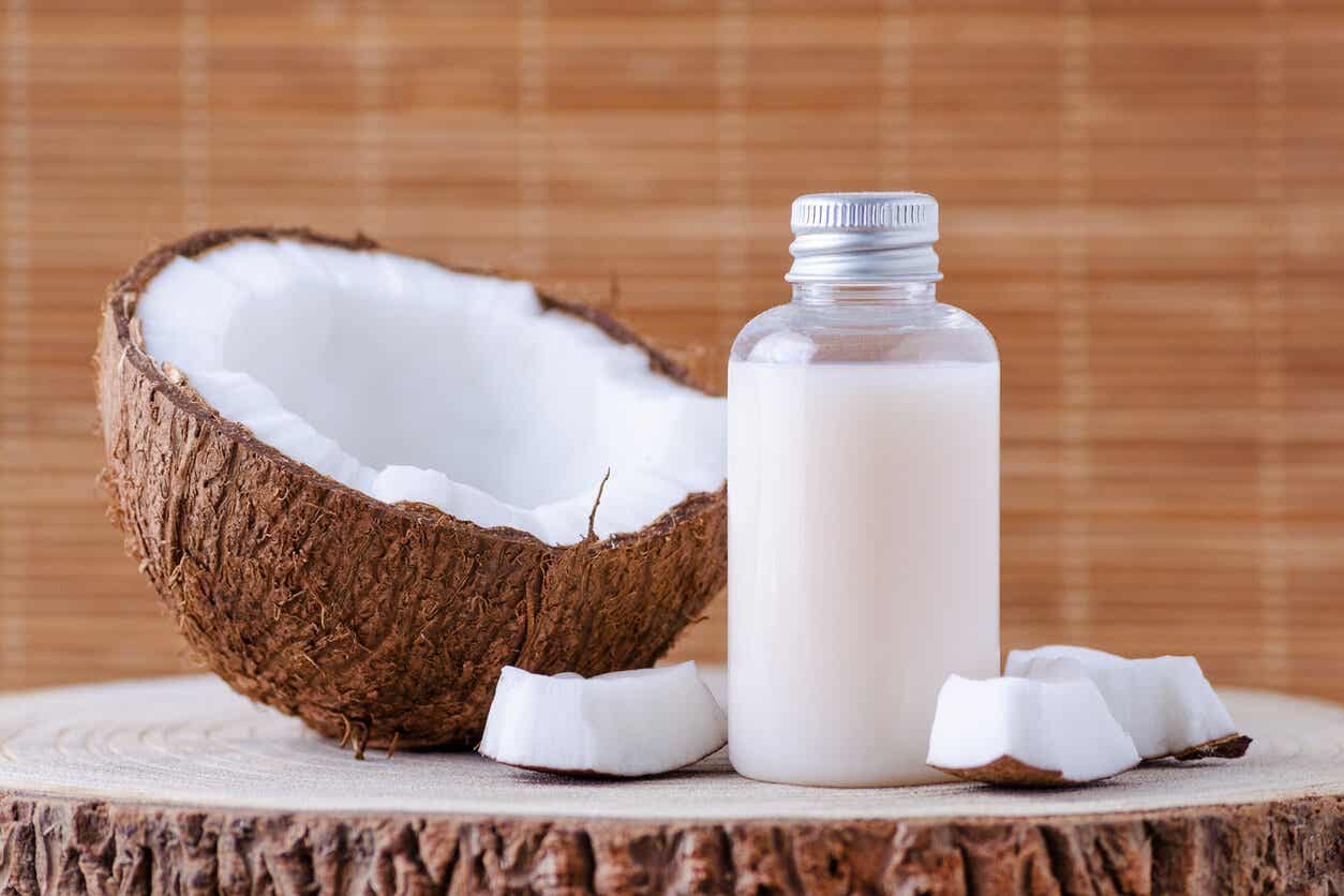 Aceite de coco tiene ácido láurico.