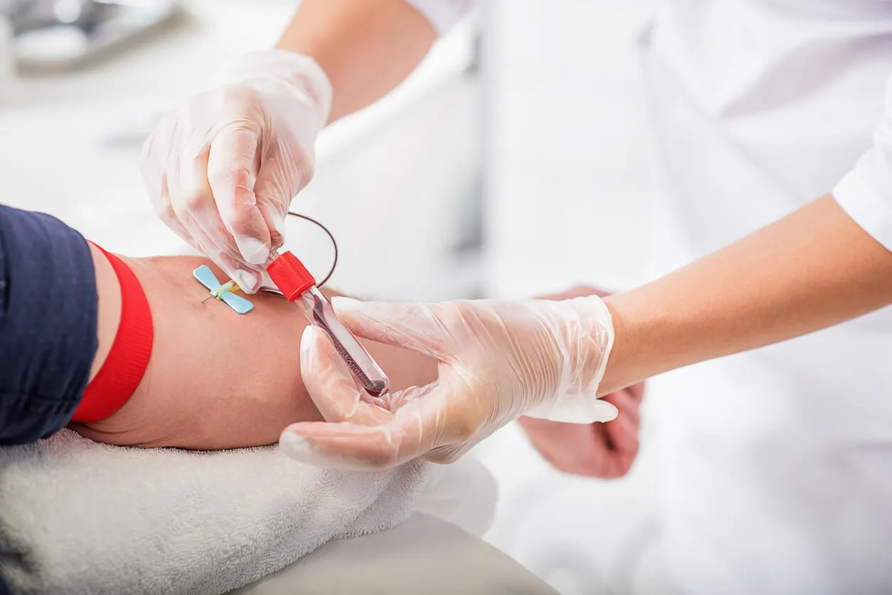 Análisis de sangre para detectar tumores.