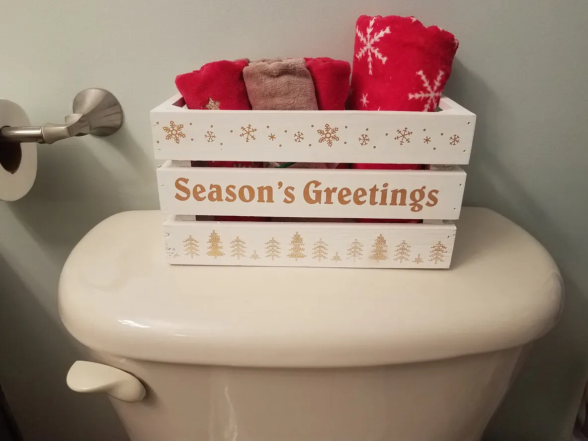 Baño con detalles de Navidad.