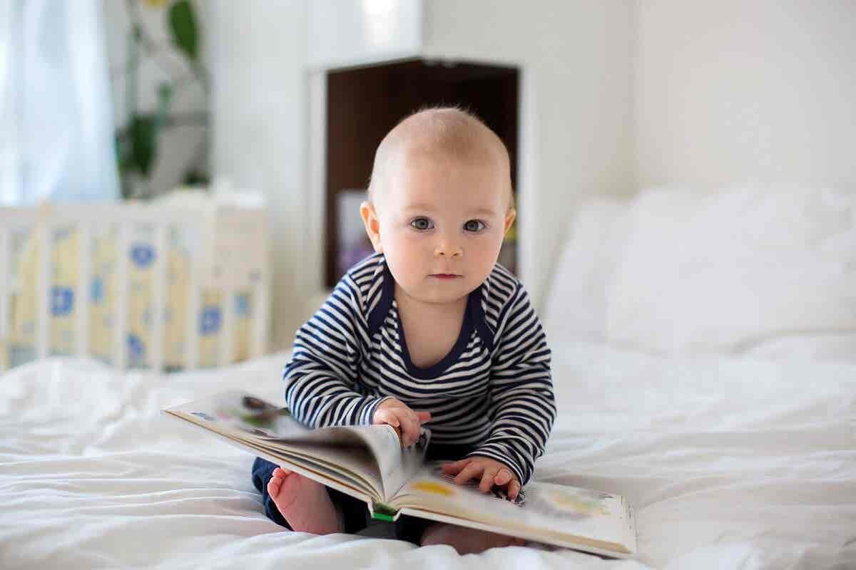 Sansebøker for babyer.