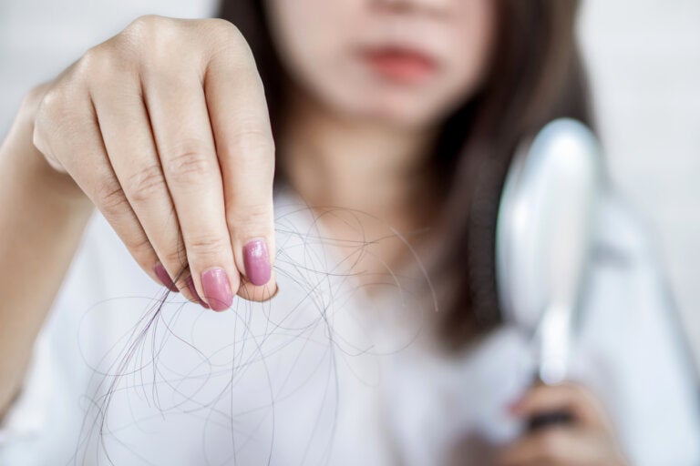 Biotina para el crecimiento del cabello: fuentes y recomendaciones