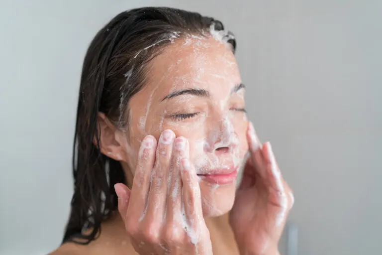 Guía de la Academia Americana de Dermatología para cuidar la piel con poco presupuesto