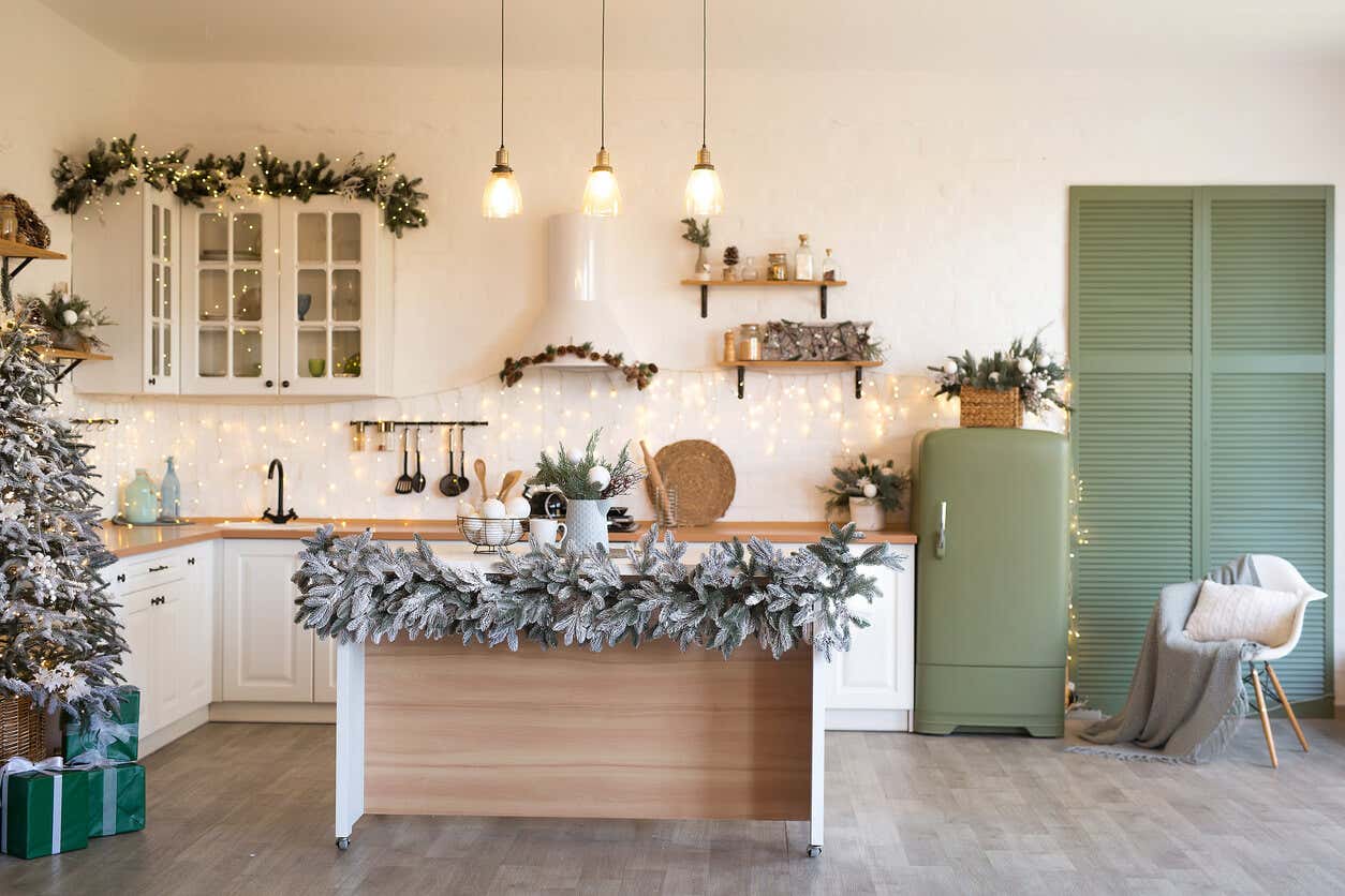 Ideas de decoración para tu casa en Navidad con guirnaldas.