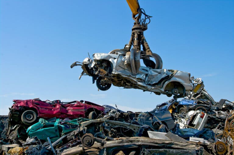 ¿Qué beneficios aporta el reciclaje de vehículos?