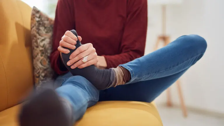 ¿Por qué me duelen tanto los pies? 15 posibles razones